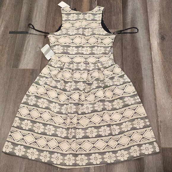 Felicity and Coco Dress - Picture 3 of 6